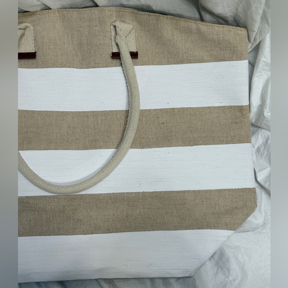 Women’s Large Tan and White Striped Reusable Tote Bag. - Picture 5 of 16